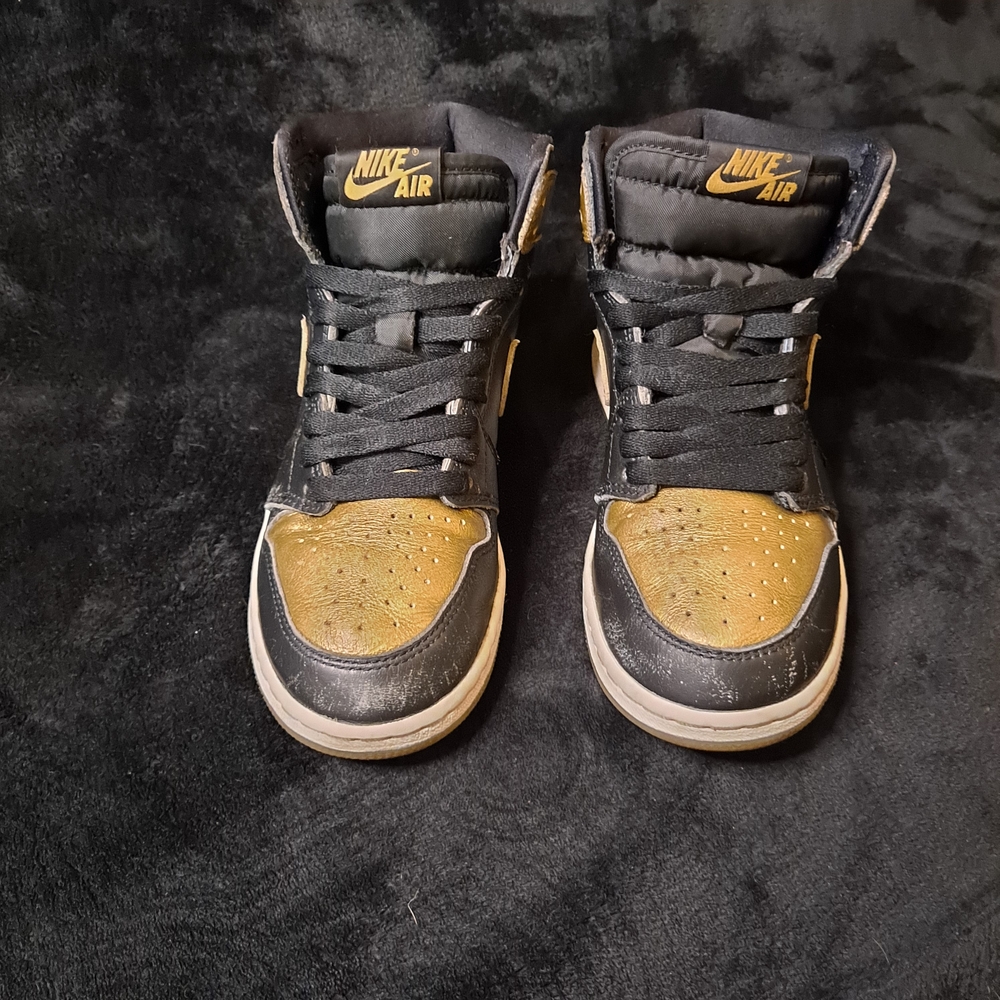 Jordan Kids Black and Gold Sneakers